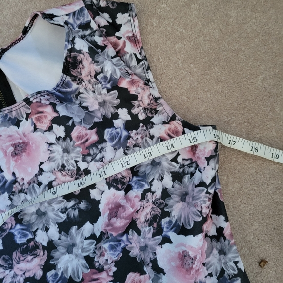 Floral dress - Picture 6 of 9